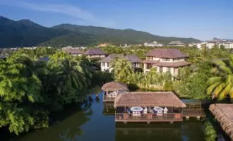 YALONG BAY VILLAS & SPA